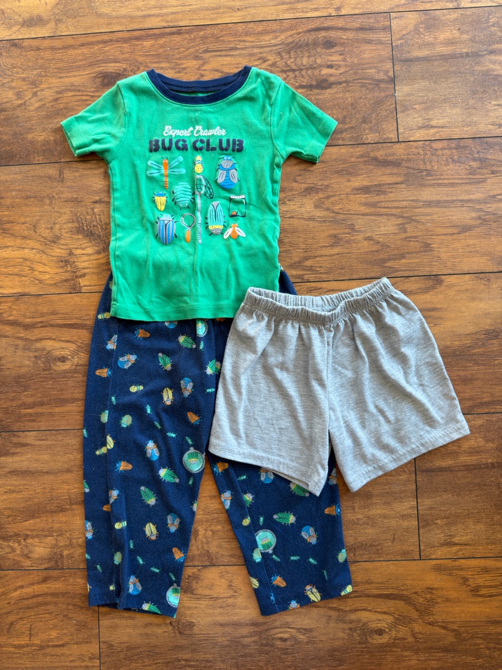 Carter's Green 'Bug Club' Pajama Set with Navy Bug-Print Pants and Gray Shorts